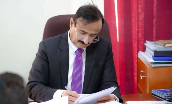 عاجل محافظ شبوة يصدر قرارا بتكليفات جديدة في مديرية رضوم