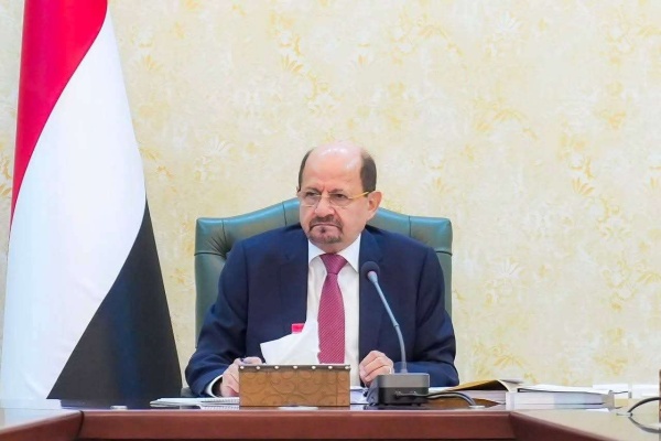 رئيس الوزراء يضبط عمل مسؤولي الدولة ويقيد سفرهم للخارج رئيس الوزراء يضبط عمل مسؤولي الدولة ويقيد سفرهم للخارج