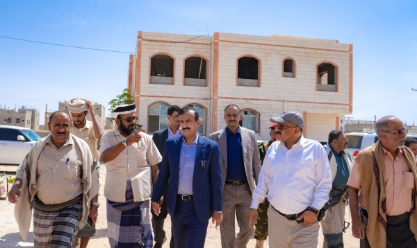 محافظ شبوة يدشن مجموعة من الاعمال الانشائية الجديدة في مشروع مبنى دار الضيافة بالمحافظة