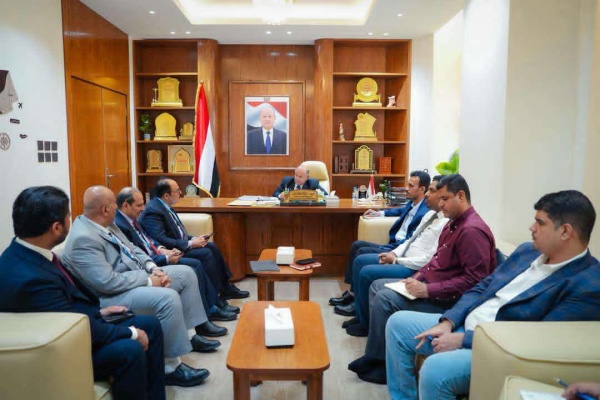 الخنبشي يترأس لقاء مشترك ا لبحث مشاريع الـ unops بحضرموت ويؤكد أولوية القطاعات الخدمية الخنبشي يترأس لقاء مشترك ا لبحث مشاريع الـ unops بحضرموت ويؤكد أولوية القطاعات الخدمية