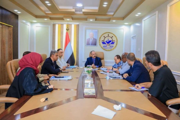 لجنة برئاسة وزير النقل تناقش استكمال الاجراءات الرسمية لاعتماد مشروع ميناء قنا بمحافظة شبوة لجنة برئاسة وزير النقل تناقش استكمال الاجراءات الرسمية لاعتماد مشروع ميناء قنا بمحافظة شبوة