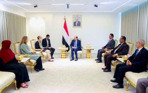 رئيس الوزراء وزير الخارجية يستقبل في عدن سفيرة هولندا لدى اليمن رئيس الوزراء وزير الخارجية يستقبل في عدن سفيرة هولندا لدى اليمن
