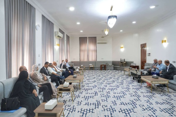 عضو مجلس القيادة الخنبشي يترأس جانب ا من الاجتماع الدوري الرابع للمجلس الطبي الأعلى للاختصاصات الطبية والصحية عضو مجلس القيادة الخنبشي يترأس جانب ا من الاجتماع الدوري الرابع للمجلس الطبي الأعلى للاختصاصات الطبية والصحية