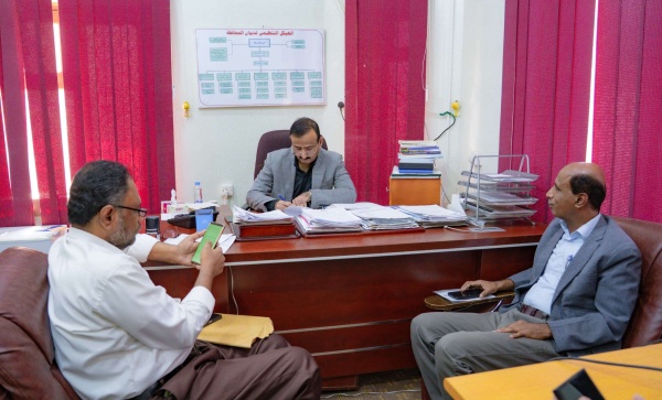 المحافظ بن الوزير يشيد بتضحيات أبطال الوحدات العسكرية ويؤكد استمرار دعم تعزيز الجاهزية القتالية بجبهة بيحان حريب المحافظ بن الوزير يشيد بتضحيات أبطال الوحدات العسكرية ويؤكد استمرار دعم تعزيز الجاهزية القتالية بجبهة بيحان حريب
