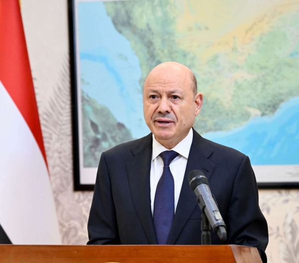 رئيس مجلس القيادة الرئاسي يوجه بيانا تاريخيا للشعب ويعلن استئناف تصدير النفط وإنهاء الانقلاب رئيس مجلس القيادة الرئاسي يوجه بيانا تاريخيا للشعب ويعلن استئناف تصدير النفط وإنهاء الانقلاب