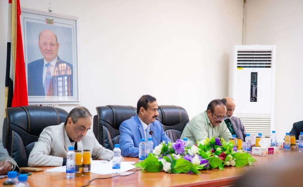 عاجل برئاسة المحافظ بن الوزير المكتب التنفيذي بشبوة يرحب بقرار استئناف تصدير النفط ويدين الاعتداءات الحوثية على الملاحة الدولية عاجل برئاسة المحافظ بن الوزير المكتب التنفيذي بشبوة يرحب بقرار استئناف تصدير النفط ويدين الاعتداءات الحوثية على الملاحة الدولية
