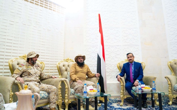 عاجل المحافظ بن الوزير وقيادة القوات المشتركة يؤكدان تعزيز الجاهزية العسكرية والتنسيق المشترك بشبوة عاجل المحافظ بن الوزير وقيادة القوات المشتركة يؤكدان تعزيز الجاهزية العسكرية والتنسيق المشترك بشبوة