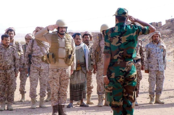 القائد العام لقوات دفاع شبوة يتفقد جبهات القتال ويشدد على رفع الجاهزية القتالية
