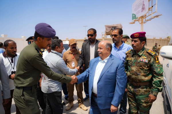 عاجل الخنبشي يتفقد مطار الريان الدولي وميناء المكلا ويشدد على تعزيز إجراءات الحماية والطوارئ عاجل الخنبشي يتفقد مطار الريان الدولي وميناء المكلا ويشدد على تعزيز إجراءات الحماية والطوارئ