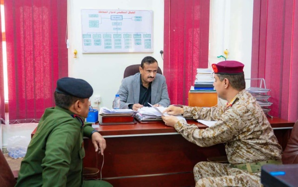 محافظ شبوة يبحث مع القيادات العسكرية والأمنية مستجدات الأوضاع والتحديات الراهنة محافظ شبوة يبحث مع القيادات العسكرية والأمنية مستجدات الأوضاع والتحديات الراهنة