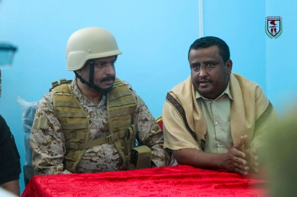 القائد العام لقوات دفاع شبوة يتفقد مستشفى واسط بمديرية مرخة السفلى ويقدم دعما لتعزيز جاهزيته لخدمة جبهات القتال القائد العام لقوات دفاع شبوة يتفقد مستشفى واسط بمديرية مرخة السفلى ويقدم دعما لتعزيز جاهزيته لخدمة جبهات القتال