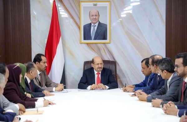 مجلس الوزراء يقف في اجتماع بعدن أمام التطورات الناتجة عن التصعيد العسكري للمليشيا الإرهابية مجلس الوزراء يقف في اجتماع بعدن أمام التطورات الناتجة عن التصعيد العسكري للمليشيا الإرهابية