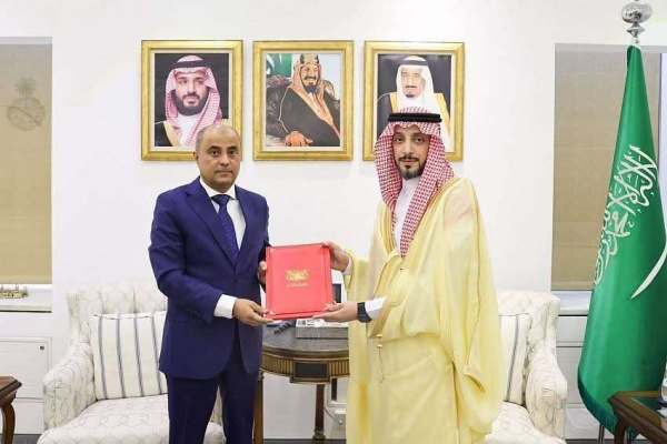السفير بن بريك يسل م نسخة من أوراق اعتماده لوزارة الخارجية السعودية السفير بن بريك يسل م نسخة من أوراق اعتماده لوزارة الخارجية السعودية