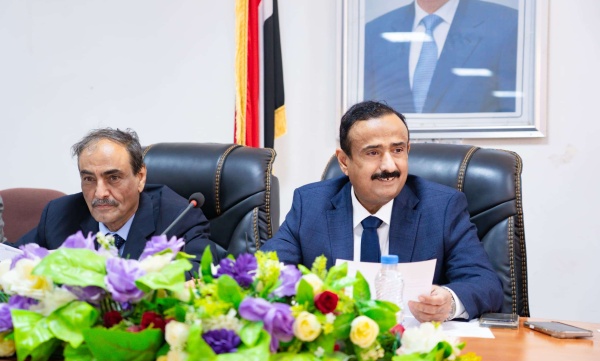 عاجل محافظ شبوة يرأس اجتماع المكتب التنفيذي لمناقشة تقارير أداء القطاعات الخدمية والاقتصادية