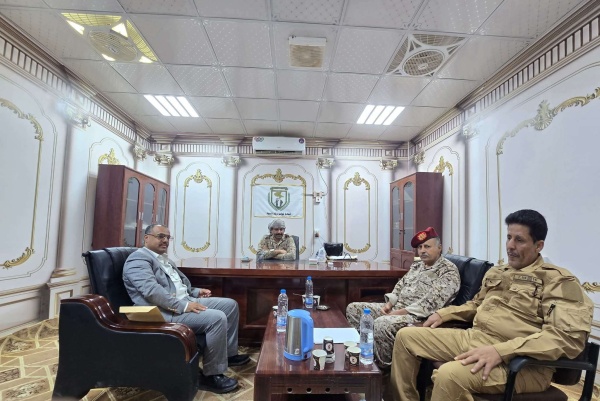 العميد السعدي يبحث مع القاضيين العولقي والكندحي تعزيز العمل القضائي والانضباط بقوات دفاع شبوة العميد السعدي يبحث مع القاضيين العولقي والكندحي تعزيز العمل القضائي والانضباط بقوات دفاع شبوة