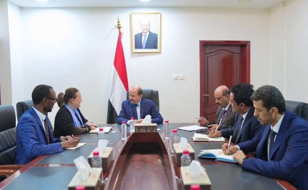 عاجل رئيس الوزراء يبحث مع الممثل المقيم لبرنامج الأمم المتحدة الإنمائي مجالات التعاون ودعم الإصلاحات في عدن