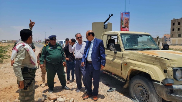 عقب التفجير بعتق الوكيل الدغاري يتفقد جرحى درع الوطن ويتوعد بملاحقة الجناة عقب التفجير بعتق الوكيل الدغاري يتفقد جرحى درع الوطن ويتوعد بملاحقة الجناة