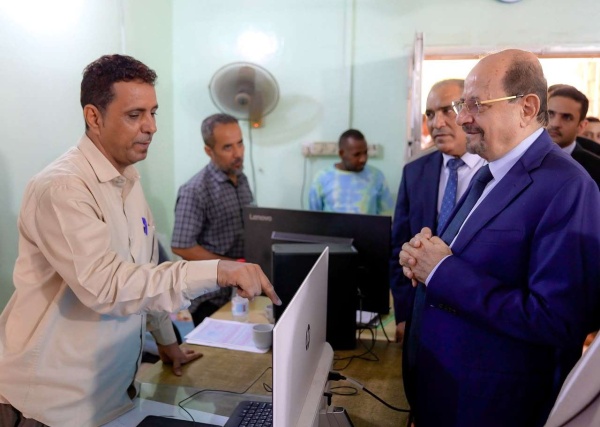 رئيس الوزراء يزور وزارة التربية والتعليم ويوجه بتعزيز الأداء واستيعاب الطلاب النازحين رئيس الوزراء يزور وزارة التربية والتعليم ويوجه بتعزيز الأداء واستيعاب الطلاب النازحين