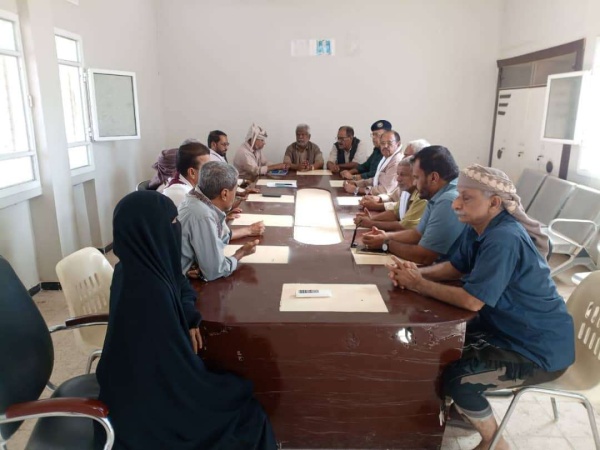 المكتب التنفيذي بمديرية ميفعة بشبوة يعقد اجتماعه الدوري ويؤكد على الانضباط الوظيفي لتخفيف معاناة المواطنين