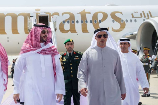 الأمير خالد بن سلمان يستقبل الشيخ منصور بن زايد في الرياض لبحث العلاقات الأخوية والتعاون المشترك