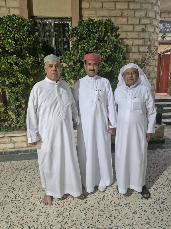 المحافظ بن الوزير يزور وزير الدفاع الأسبق اللواء عبدالله عليوه للاطمئنان على صحته