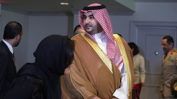 وزير الدفاع السعودي يدعو نائب رئيس الإمارات لزيارة الرياض وزير الدفاع السعودي يدعو نائب رئيس الإمارات لزيارة الرياض
