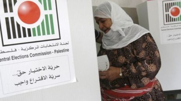 تشاؤم فلسطيني بشأن إجراء الانتخابات الأولوية لـ تضميد الجراح بعد الإبادة تشاؤم فلسطيني بشأن إجراء الانتخابات الأولوية لـ تضميد الجراح بعد الإبادة