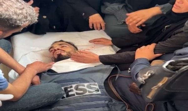 وقفة احتجاجية أمام مقر صحيفة نيويورك تايمز دعم ا للصحفيين الفلسطينيين
