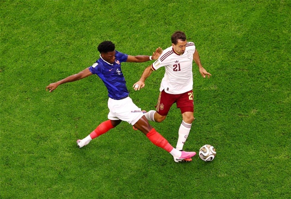 رجل مباراة إسبانيا وفرنسا في كأس العالم رجل مباراة إسبانيا وفرنسا في كأس العالم