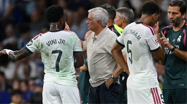 مورينيو يدفع فينيسيوس لاستعادة أفضل نسخة منه مع ريال مدريد مورينيو يدفع فينيسيوس لاستعادة أفضل نسخة منه مع ريال مدريد