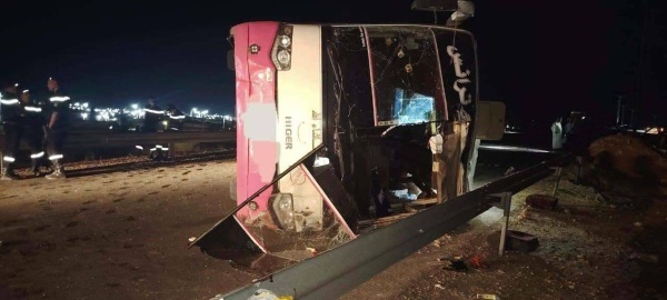 مصرع 6 أشخاص وإصابة 31 آخرين بحادث سير في الجزائر مصرع 6 أشخاص وإصابة 31 آخرين بحادث سير في الجزائر