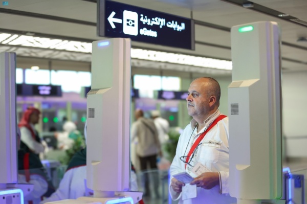صور البوابات الإلكترونية خدمة ذاتية لتسهيل مغادرة ضيوف الرحمن
