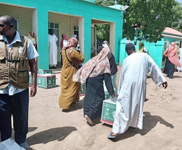 مساعدات سعودية توزيع 800 سلة غذائية في ولاية الجزيرة بالسودان مساعدات سعودية توزيع 800 سلة غذائية في ولاية الجزيرة بالسودان