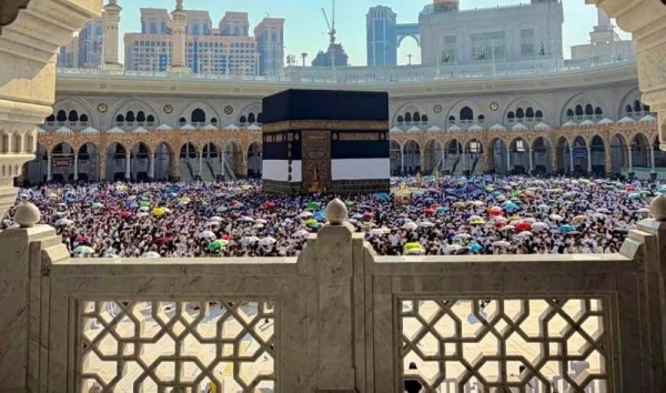 صور في حضرة البيت العتيق الكعبة تتهيأ لارتداء ثوبها الجديد صور في حضرة البيت العتيق الكعبة تتهيأ لارتداء ثوبها الجديد