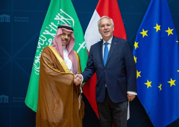 وزير الخارجية يستعرض العلاقات الثنائية مع رئيس البرلمان النمساوي
