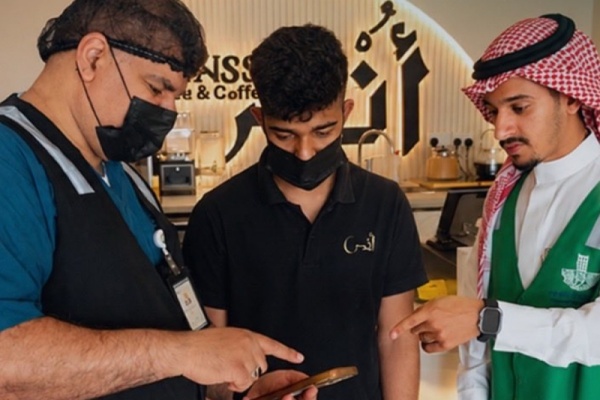 30 متطوعا يرفعون معدلات الامتثال الصحي بالمنشآت الغذائية في القطيف 30 متطوعا يرفعون معدلات الامتثال الصحي بالمنشآت الغذائية في القطيف