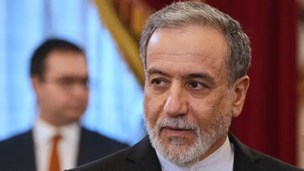 انتقادات داخلية لـ عراقجي تراجع عن موقفه ويتبنى رؤية ترامب انتقادات داخلية لـ عراقجي تراجع عن موقفه ويتبنى رؤية ترامب