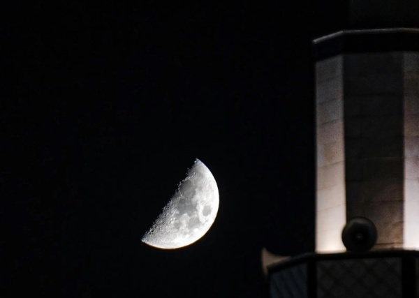 مشهد بديع التربيع الأول لشهر محرم يزين سماء الحدود الشمالية مشهد بديع التربيع الأول لشهر محرم يزين سماء الحدود الشمالية