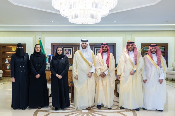 نائب أمير الشرقية يط لع على جهود الأحوال المدنية في تطوير الخدمات المقدمة للمستفيدين نائب أمير الشرقية يط لع على جهود الأحوال المدنية في تطوير الخدمات المقدمة للمستفيدين