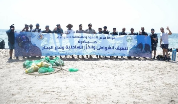الشرقية مبادرة تطوعية لتنظيف قاع البحر بشاطئ نصف القمر