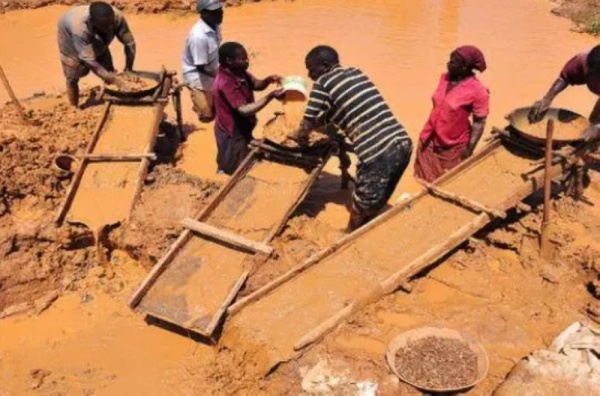مصرع 15 عامل ا في انهيار منجم ذهب مغلق شمال السودان مصرع 15 عامل ا في انهيار منجم ذهب مغلق شمال السودان