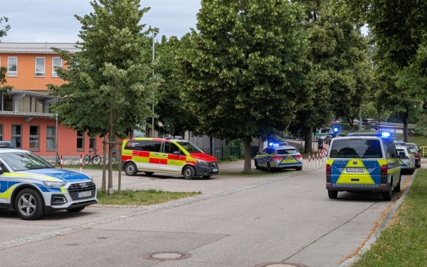 ألمانيا جرحى في هجوم بمدرسة والشرطة توقف مشتبه ا به ألمانيا جرحى في هجوم بمدرسة والشرطة توقف مشتبه ا به