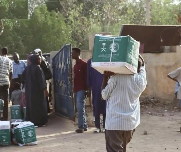 الملك سلمان للإغاثة يوزع 849 سلة غذائية في ولاية النيل الأبيض بالسودان