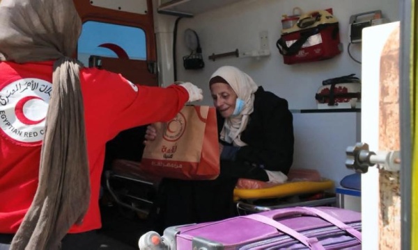 معبر رفح البري يستقبل 78 جريح ا ومريض ا ومرافق ا فلسطين ا من غزة معبر رفح البري يستقبل 78 جريح ا ومريض ا ومرافق ا فلسطين ا من غزة
