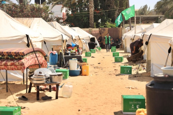 السعودية تنشئ مخيم ا جديد ا لإيواء النازحين في دير البلح وسط قطاع غزة السعودية تنشئ مخيم ا جديد ا لإيواء النازحين في دير البلح وسط قطاع غزة