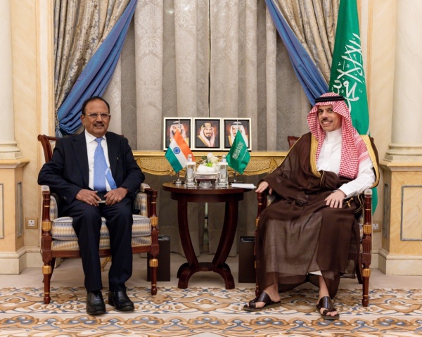 وزير الخارجية ومستشار الأمن الوطني الهندي يبحثان العلاقات والأوضاع الإقليمية وزير الخارجية ومستشار الأمن الوطني الهندي يبحثان العلاقات والأوضاع الإقليمية