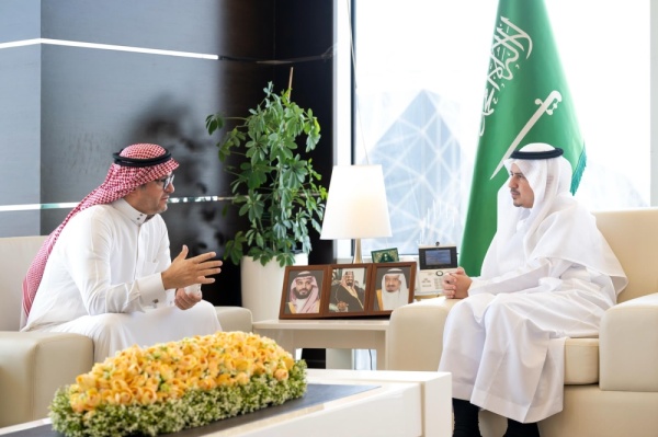الأحيدب يبحث مع هيوماين تطوير حلول ذكية للأعمال القضائية والإدارية
