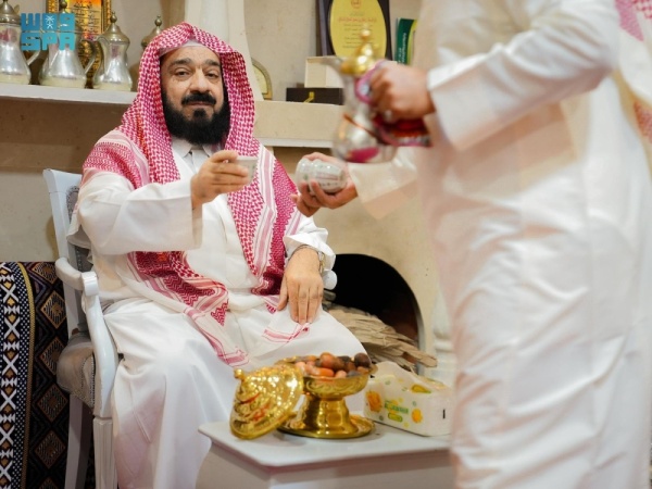 القهوة السعودية رمز الضيافة وحكاية الفناجين الخمسة القهوة السعودية رمز الضيافة وحكاية الفناجين الخمسة