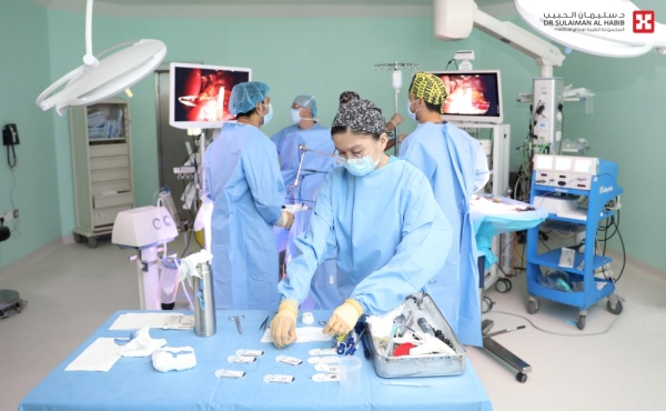 نجاح عملية دقيقة بالمنظار الجراحي لإستئصال جزء غير وظيفي من كلية مزدوجة لطفلة بمستشفى الدكتور سليمان الحبيب بالخبر