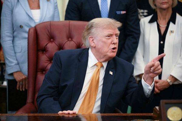 رغم نفي طهران ترامب يؤكد أن المفاوضات مع إيران تجري الآن رغم نفي طهران ترامب يؤكد أن المفاوضات مع إيران تجري الآن